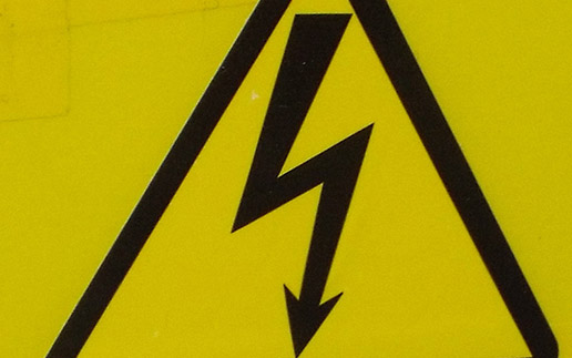 Элементы комплектации шкафов — Бирки и знаки электробезопасности — фото